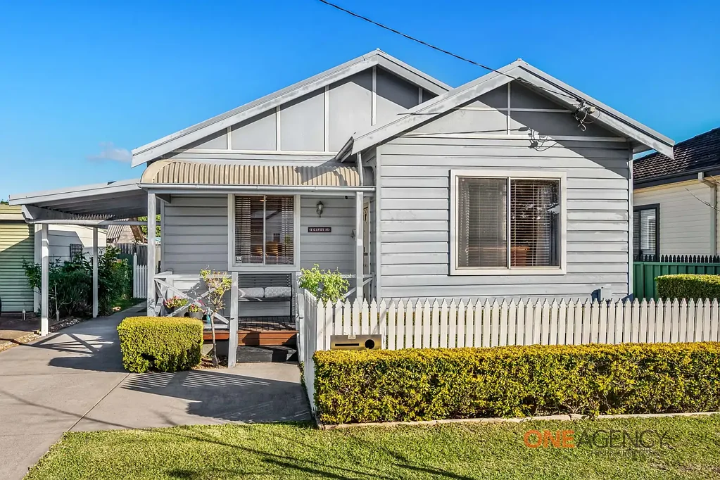 Mayfield 3 Slaapkamer Cottage Charm With Separate Granny Flat!