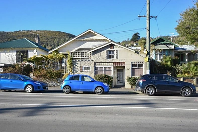 North East Valley 4房  Renovators Dream With Separate Flat