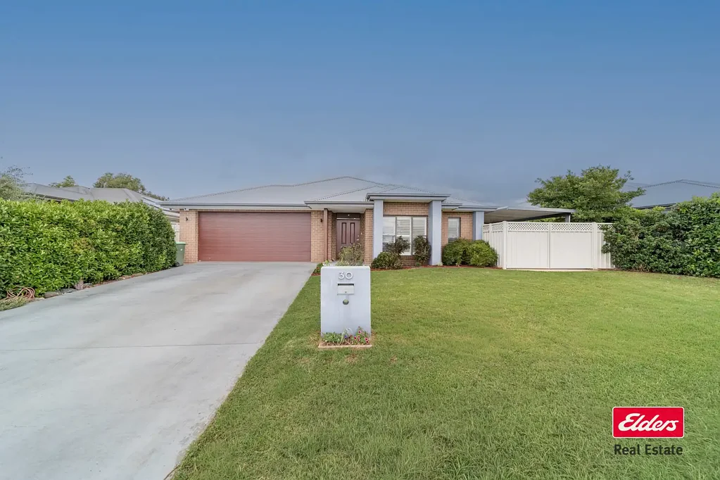 Dubbo 5ਬੈੱਡਰੂਮ PREMIUM FAMILY LIVING WITH SPA, AND MULTIPLE LIVING SPACES