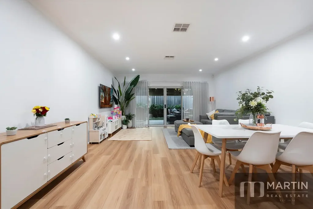 Lightsview 3 Slaapkamer MODERN TOWNHOUSE - OWNERS SAY SELL, MAKE US AN OFFER THIS WEEKEND!