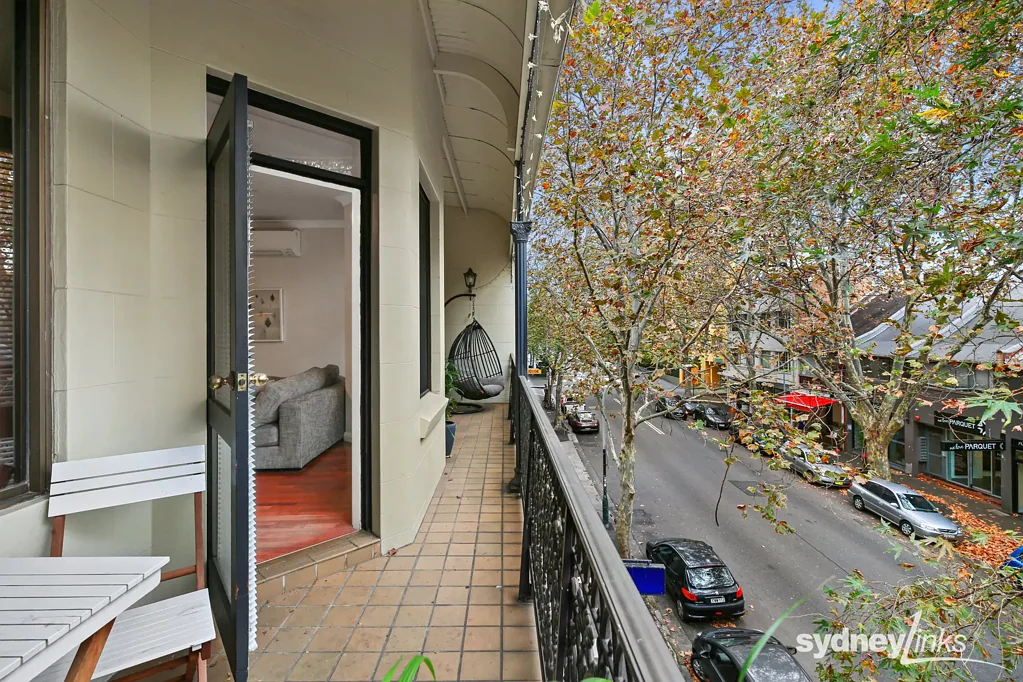 DEPOSIT TAKEN! Large fully furnished 3 bedrooms with balcony, internal laundry.
IT IS LIKE THE SIZE OF A HOUSE