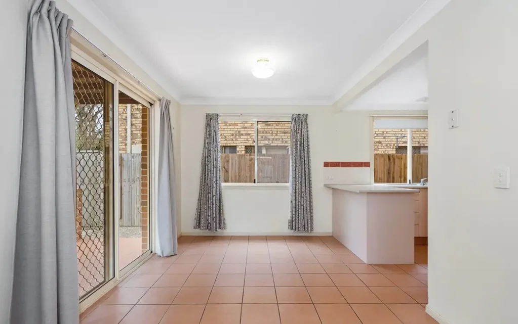 Beautiful 3 bedroom townhouse close to town