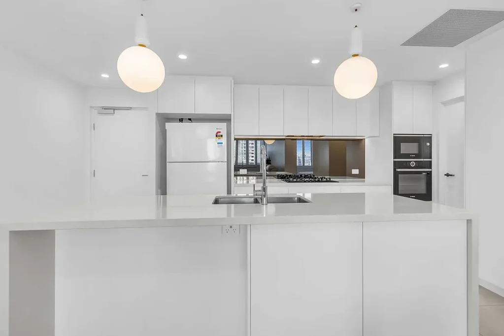 Hope Island 2 Bedroom Spacious, Modern Two Bedroom Apartment in the Heart of Hope Island.