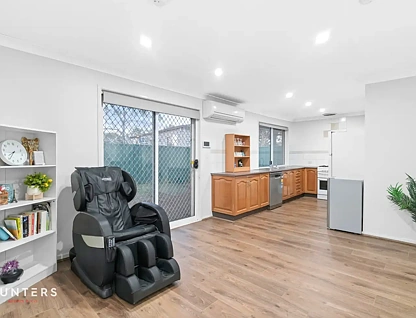 28 & 28A Astral Drive, Doonside, NSW 2767, 5 habitaciones, 2 baños, House