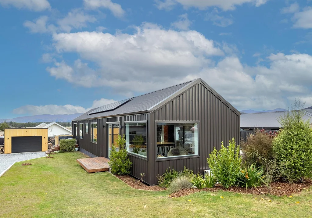 Lake Hawea 3房  Bespoke Quality and Comfort - Don't Delay!