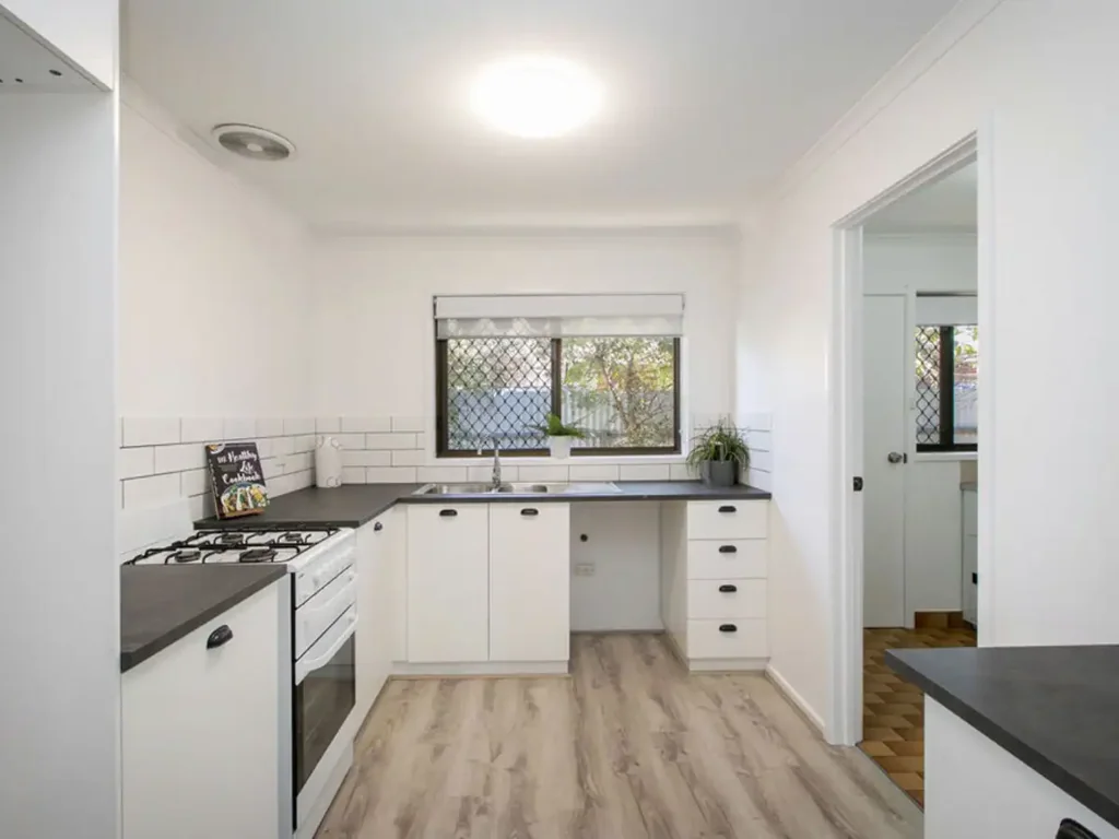 RENOVATED CENTRAL LIVING