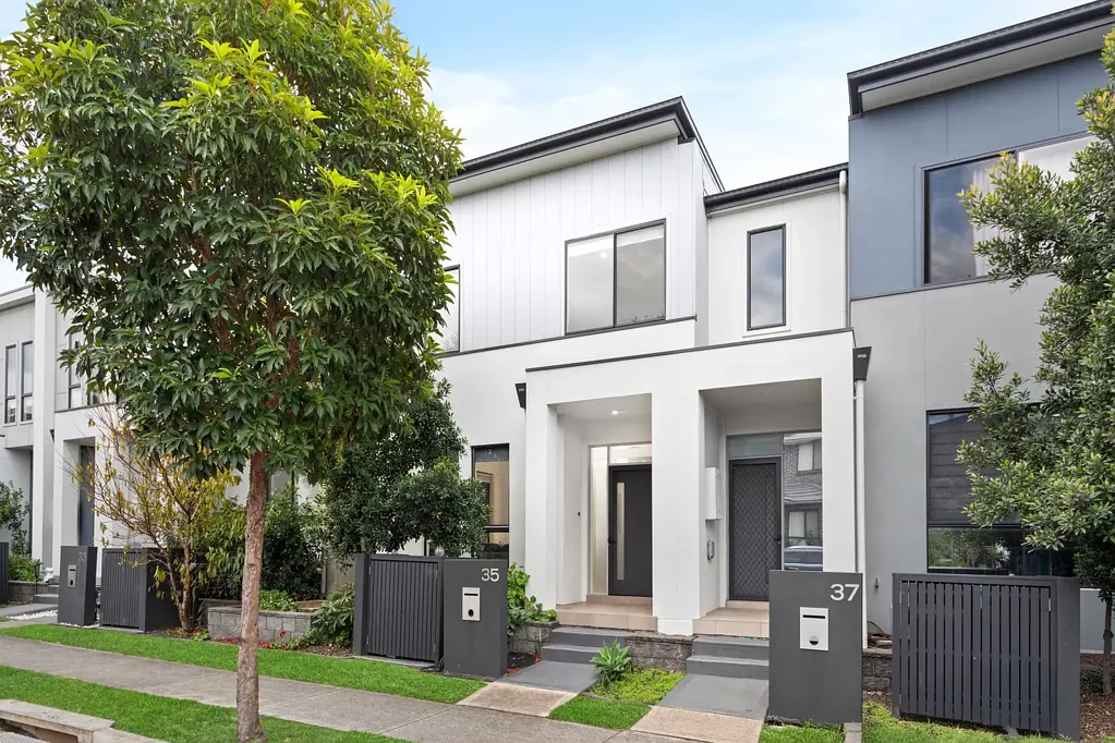 Schofields 4Habitaciones Torrens Title family home within 7 minutes walk to Schofields Train Station & Schofields Village Shopping Centre
