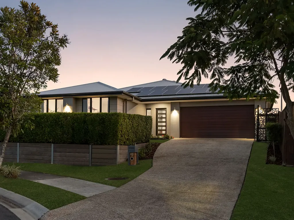 Redbank Plains 4房 宽敞地块宁静街 优质住宅环绕 家庭友好社区 现代舒适设计 四卧多生活区 高端厨房岛台 主套房带步入式衣帽间 私密后院娱乐区 便捷学校购物 太阳能环保 PLANTATION LUXURY IN MOST SOUGHT-AFTER POCKET