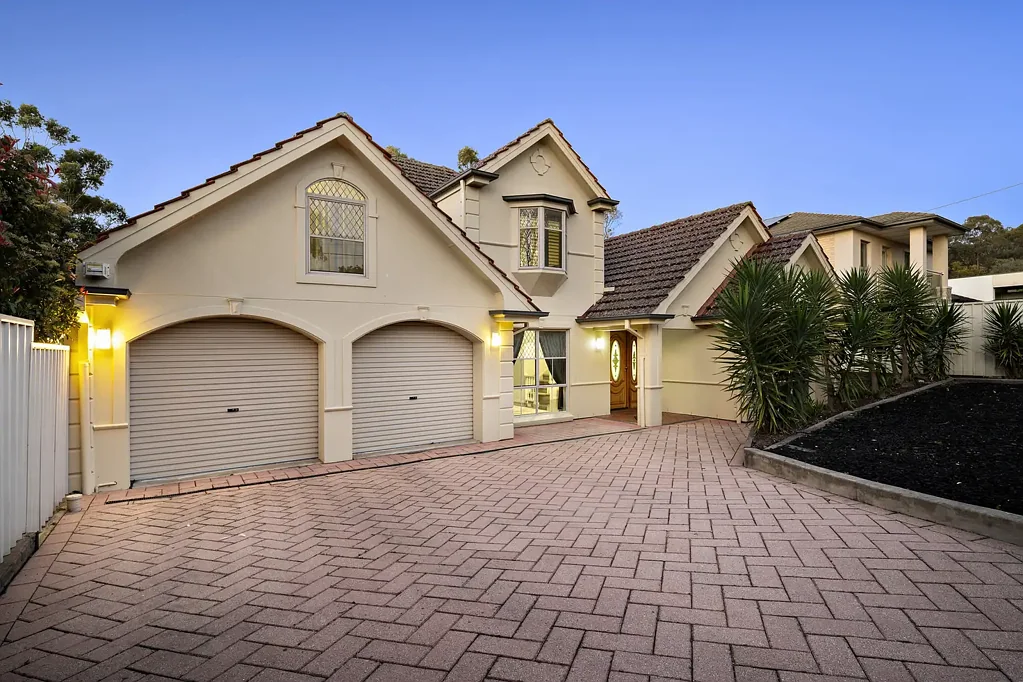 Burnside 5Zimmer Uncompromised Executive Living: Prestigious Address, Premium Family Home