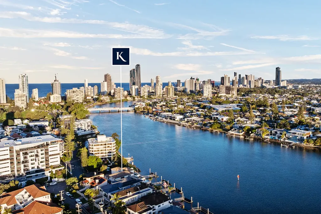 Surfers Paradise 3 Bedroom Expansive Villa on Main River's Widest Stretch