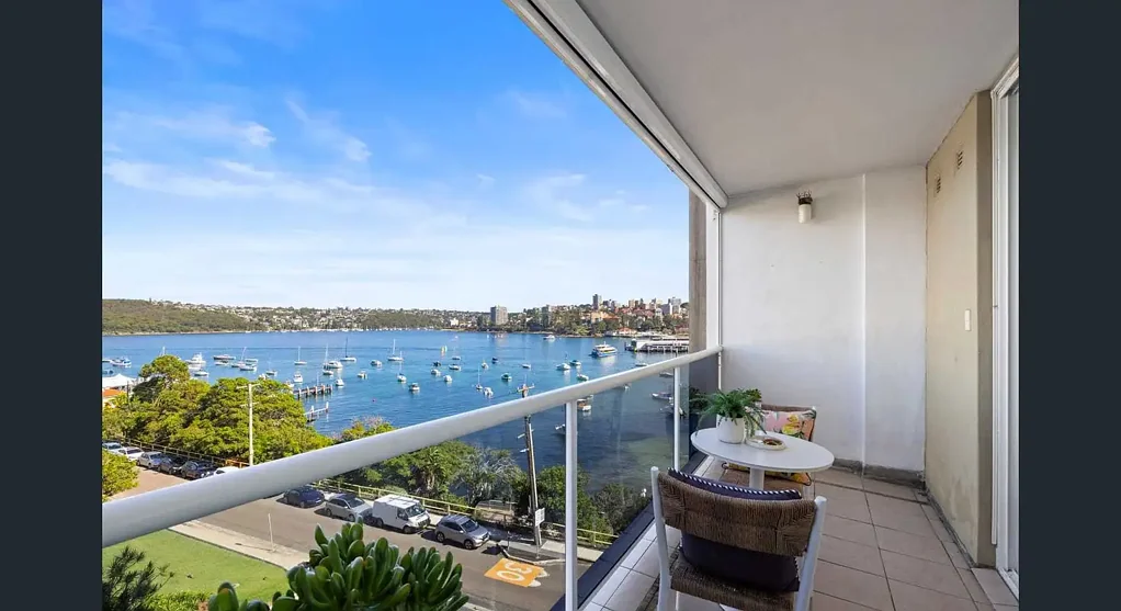 Light-Filled Apartment with Balcony & Harbour Views
