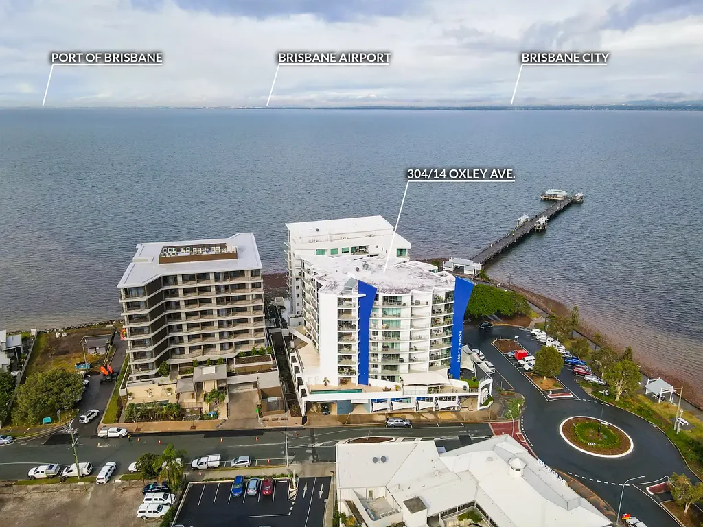 Woody Point 2 Bedroom Seaside Sophistication with Bay Views