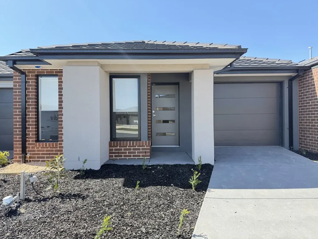 BRAND NEW FAMILY HOME IN A CONVENIENT BERWICK LOCATION