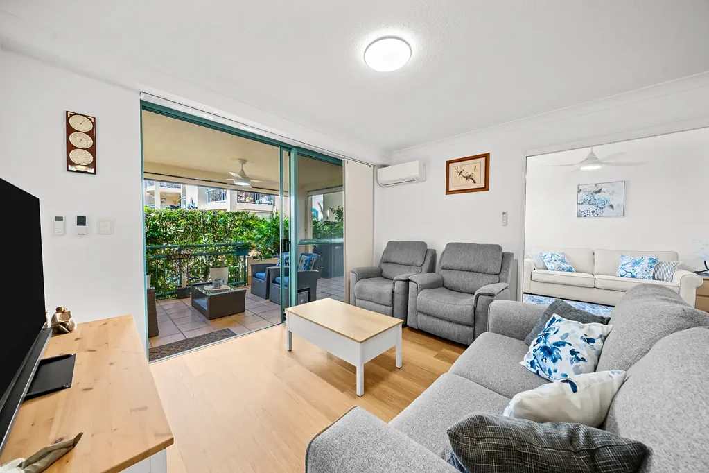 Surfers Paradise 3غرفة نوم NEAT AS PIN, RENOVATED, GROUND FLOOR ENTERTAINER, LOCATION AND LIFESTYLE.