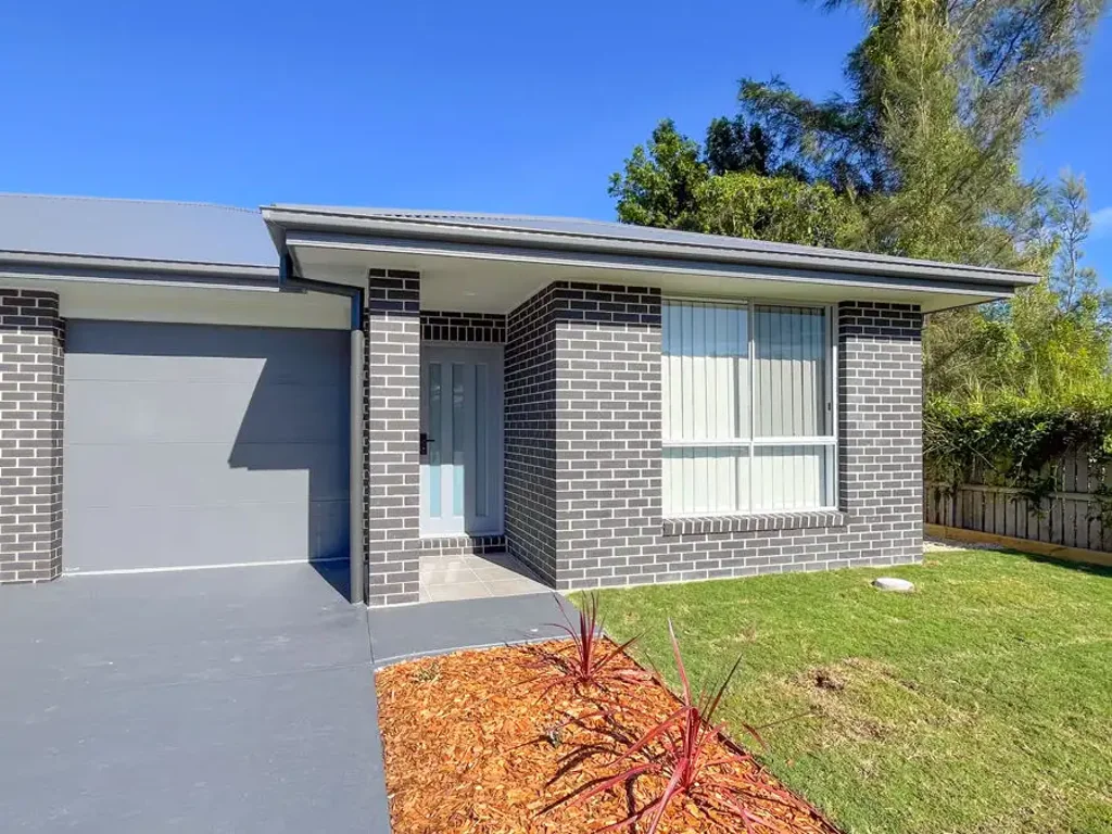 BRAND NEW CONTEMPORAY FOUR BEDROOM DUPLEX