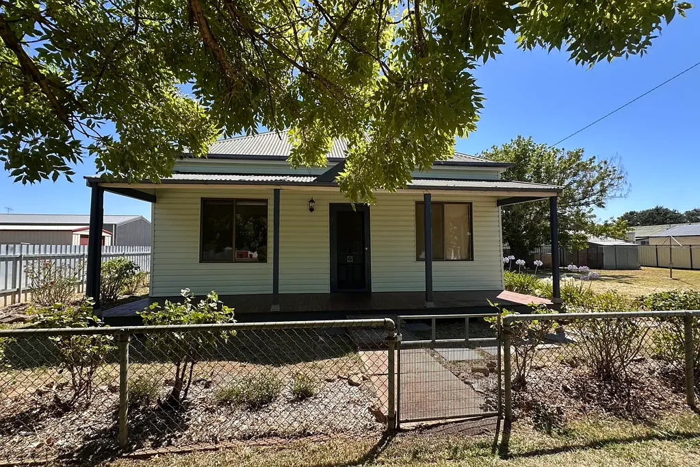 THREE BEDROOM IN QUIET LOCATION