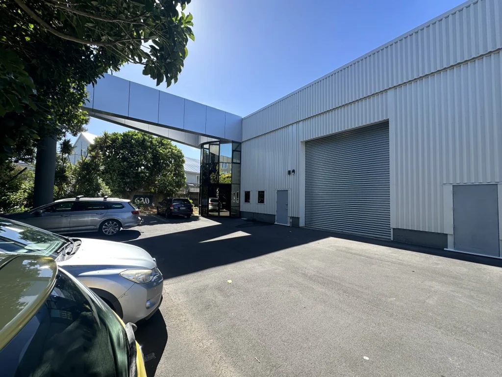 Ellerslie Refurbished Office & High‑Stud Warehouse