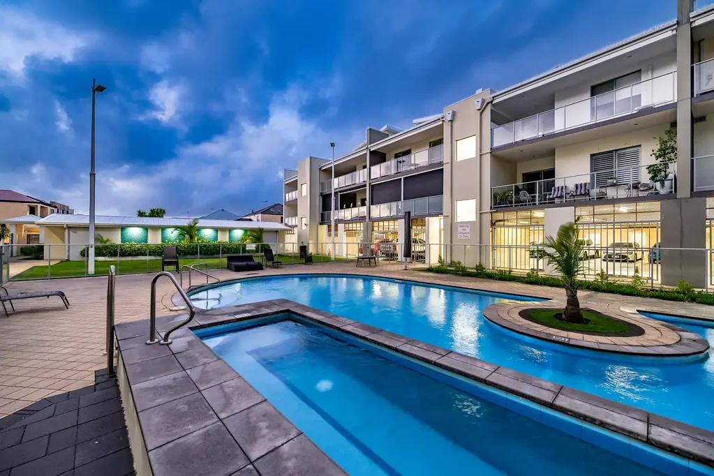 Joondalup 3ਬੈੱਡਰੂਮ Exceptional Large Apartment with Lake Views