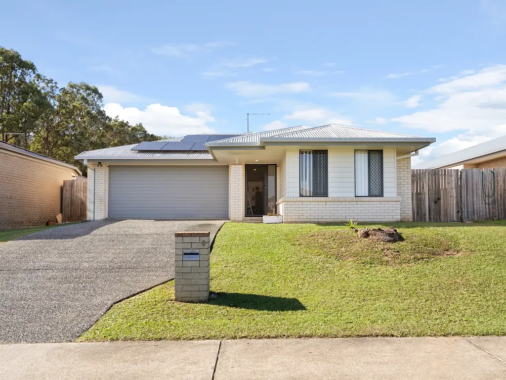Morayfield 4房 宽敞四卧 优质砖瓦结构 开放式流动空间 主厨厨房 低维护庭院 黄金地段便利 The Perfect Blend of Style, Space & Easy Living in the Heart of Morayfield!
