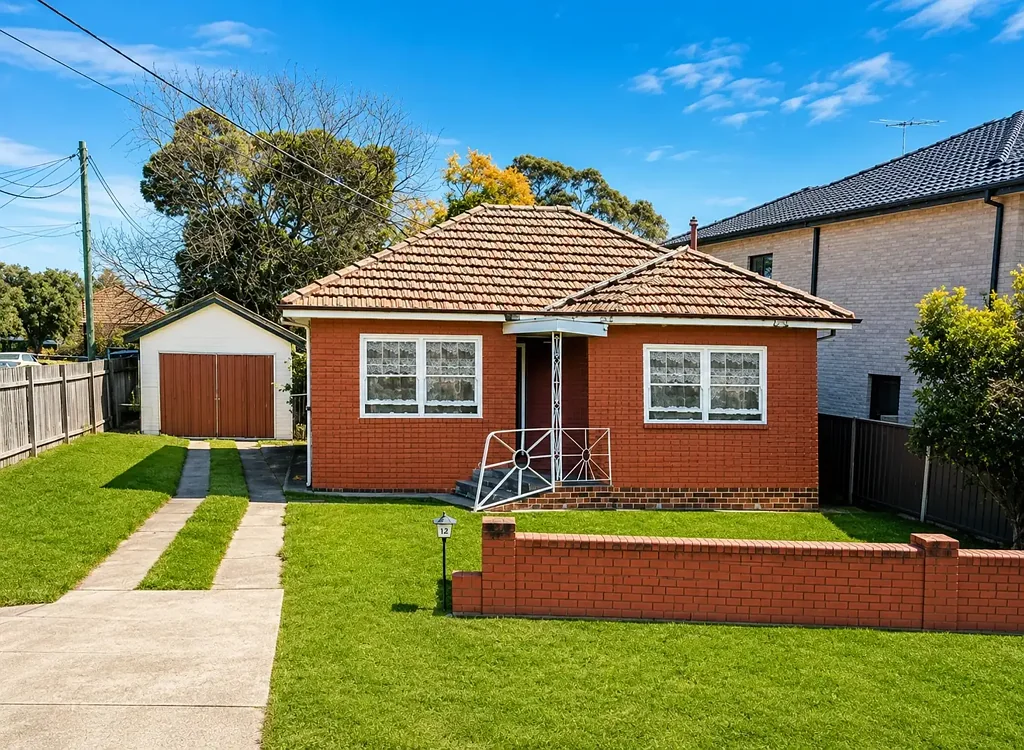 SPACIOUS & BRIGHT FAMILY HOME IN PRIME LOCATION