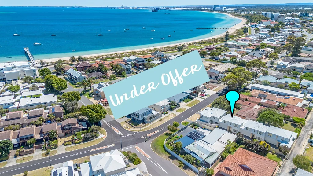 Rockingham 3Phòng ngủ ***UNDER OFFER*** Low-Maintenance Townhouse on Rockingham Beach
