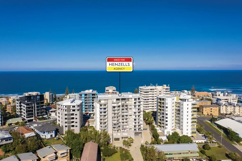 GENEROUS COASTAL APARTMENT - WALK TO KINGS & BULCOCK BEACH
