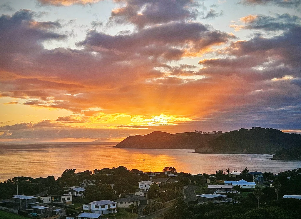 Langs Beach 4chambre Stunning Views. Like a Show Home. Be quick