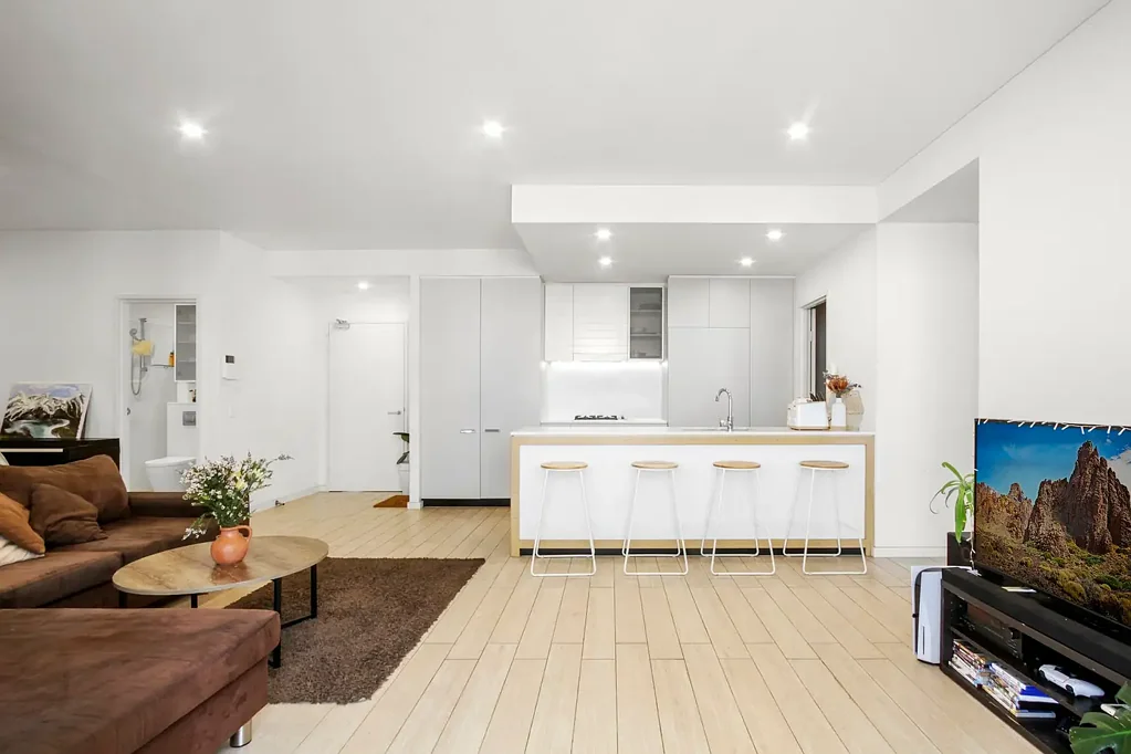 Style and space in a riverside community