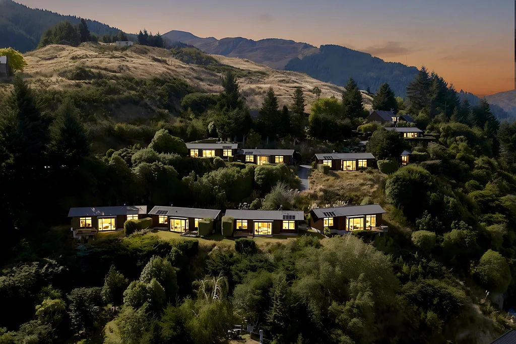 Sunshine Bay 9ਬੈੱਡਰੂਮ Azur Lodge - A rare freehold going concern