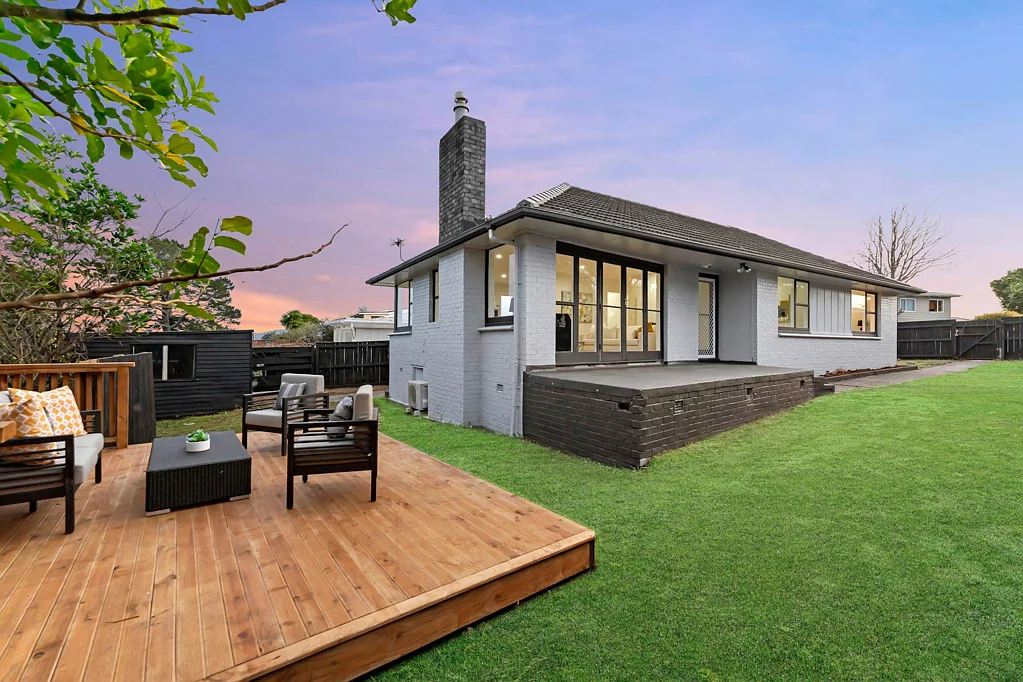 Massey 4房  Brick & Tile - Renovated and Freehold