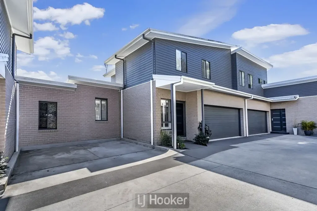 Near-New Luxury Townhouse in a Prime Warners Bay Location