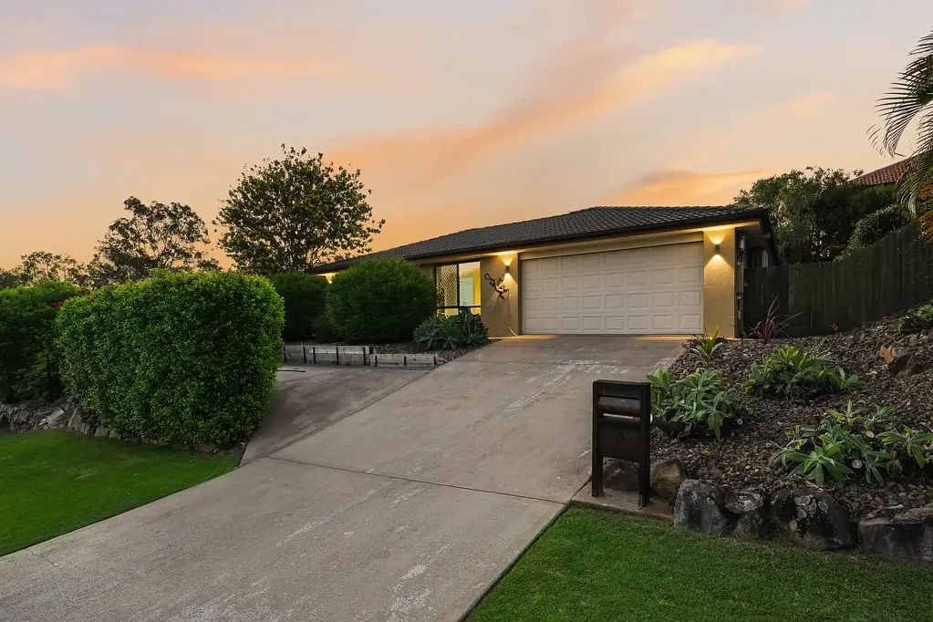 Spacious Family Home with Pool