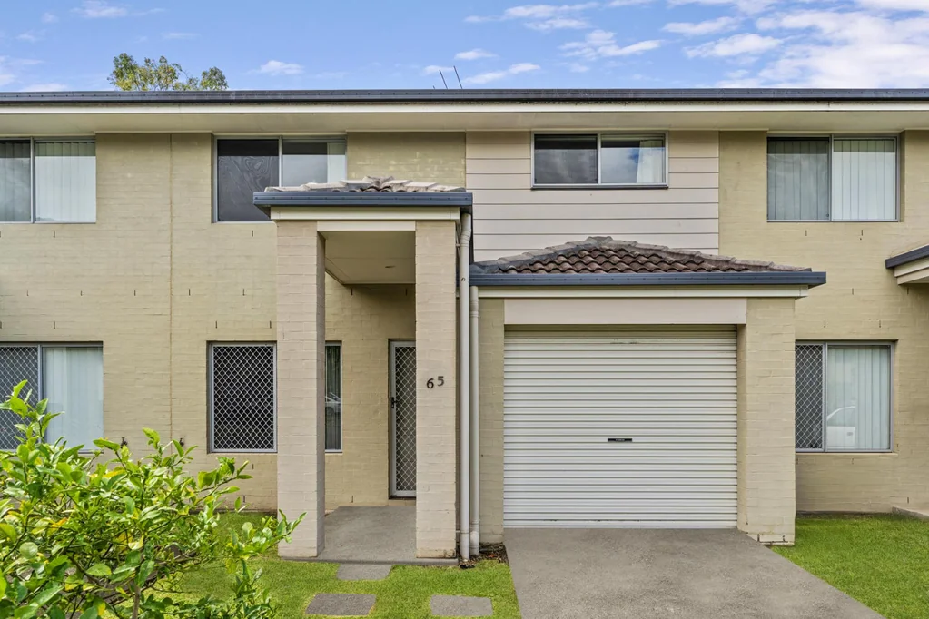 Loganlea 3部屋 Turnkey Comforts in a Secure Gated Oasis