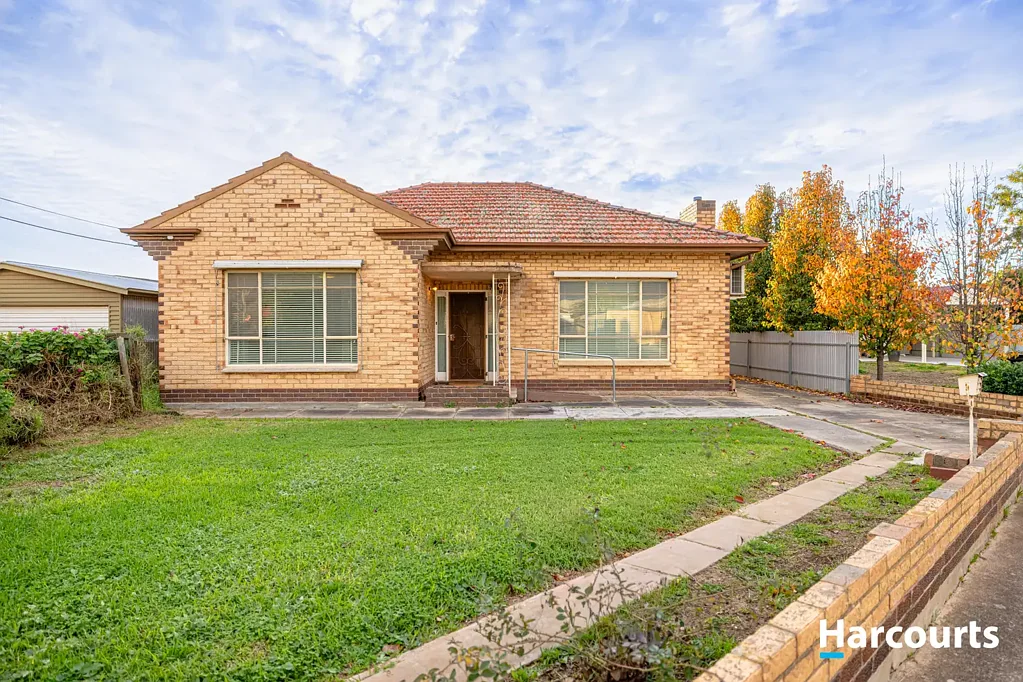 Woodville South 4침실 Circa 1950s Solid Brick Icon in a Premium Location!