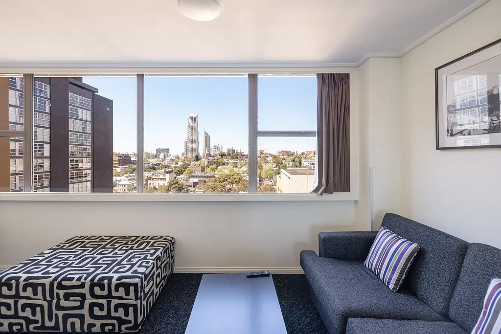 Darlinghurst Bright studio and Inner Sydney lifestyle in iconic Hyde Park Plaza