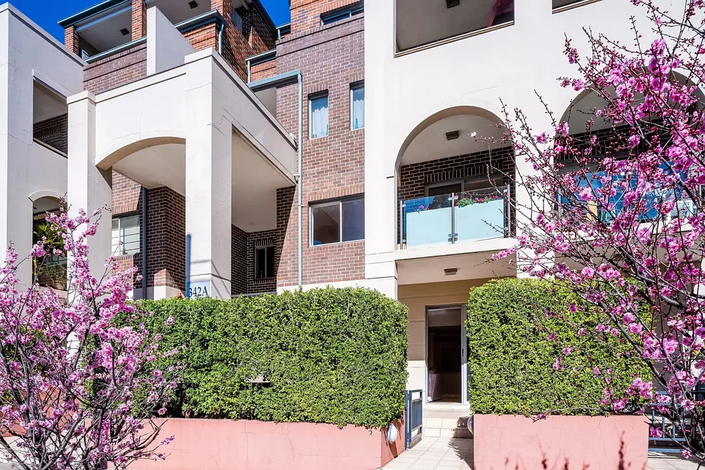 North-facing courtyard apartment