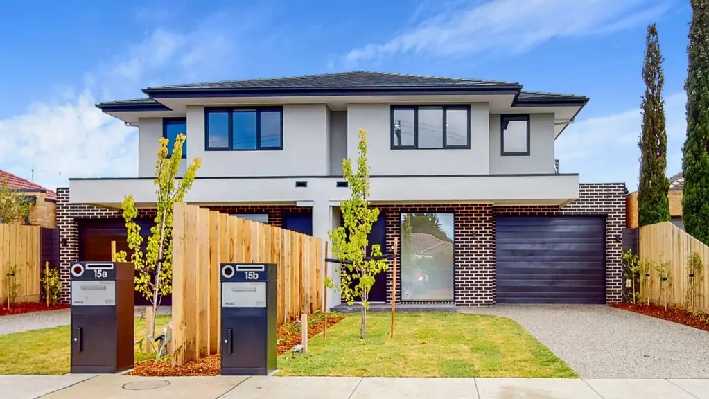 Modern & Luxury Townhouse