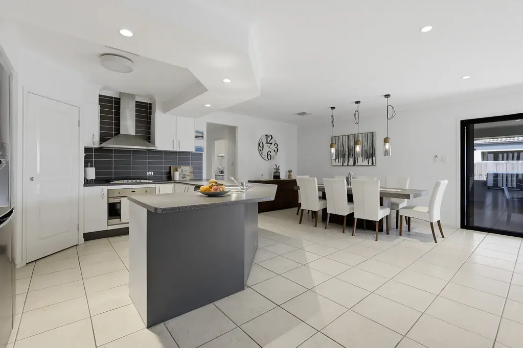 Murrumba Downs 5Zimmer Contemporary Luxury, Exceptional Space & Family Living on 802m²
