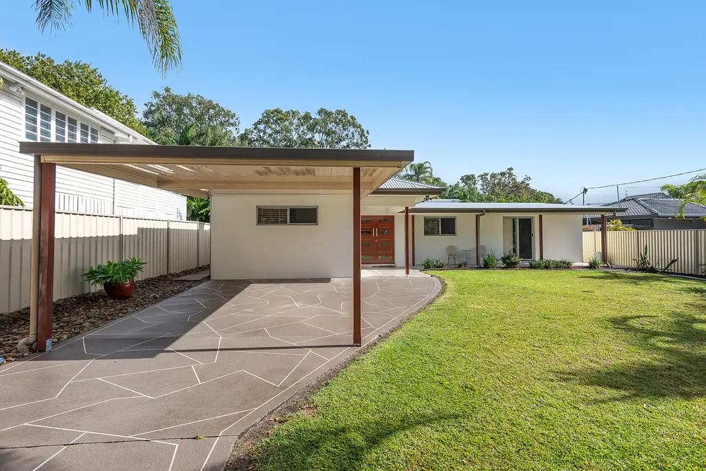 REFRESHED FAMILY HOME IN THE HEART OF HOPE ISLAND