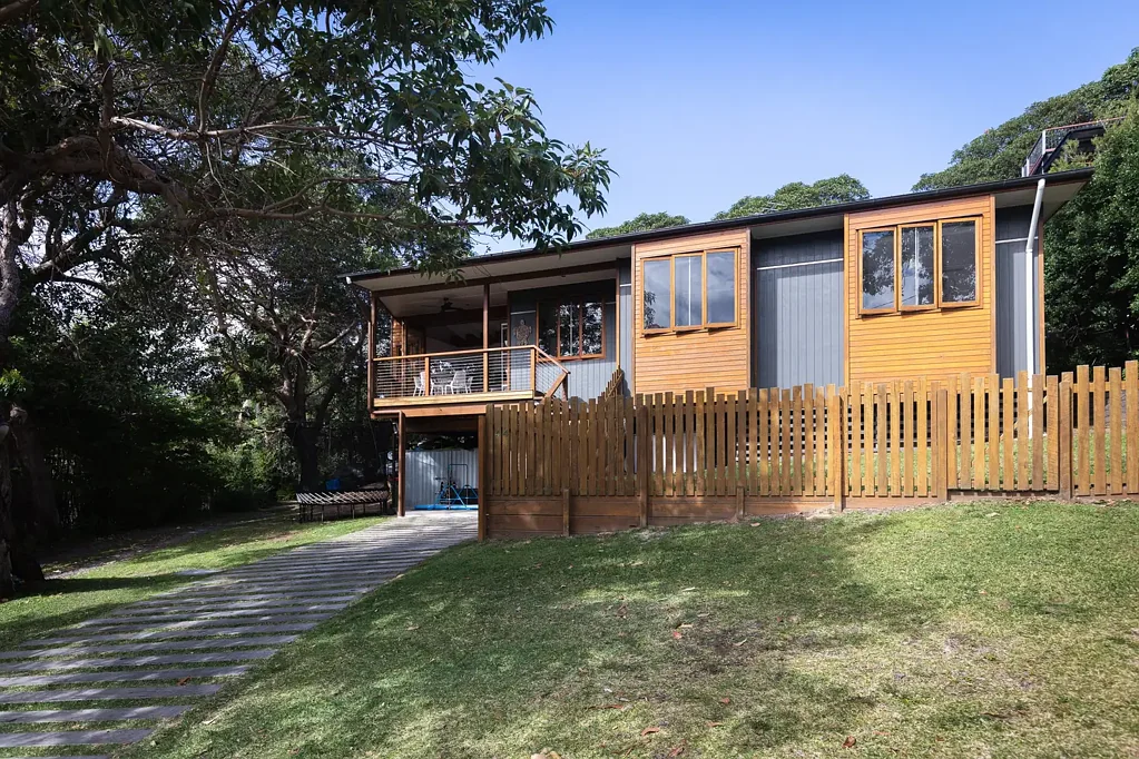 Point Lookout 3Kwarto STUNNING THREE BEDROOM TWO BATHROOM HOME IN CENTRAL POINT LOOKOUT WITH APPROVED PLANS FOR 2nd DWELLING