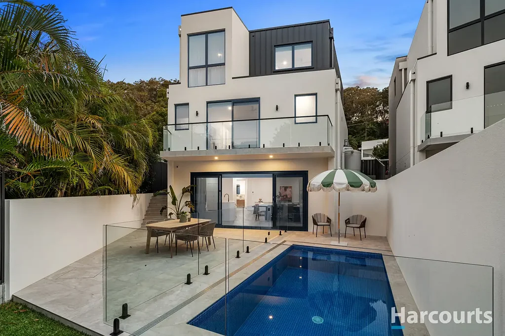 Merewether 4房  A Refined Coastal Residence with Architectural Depth