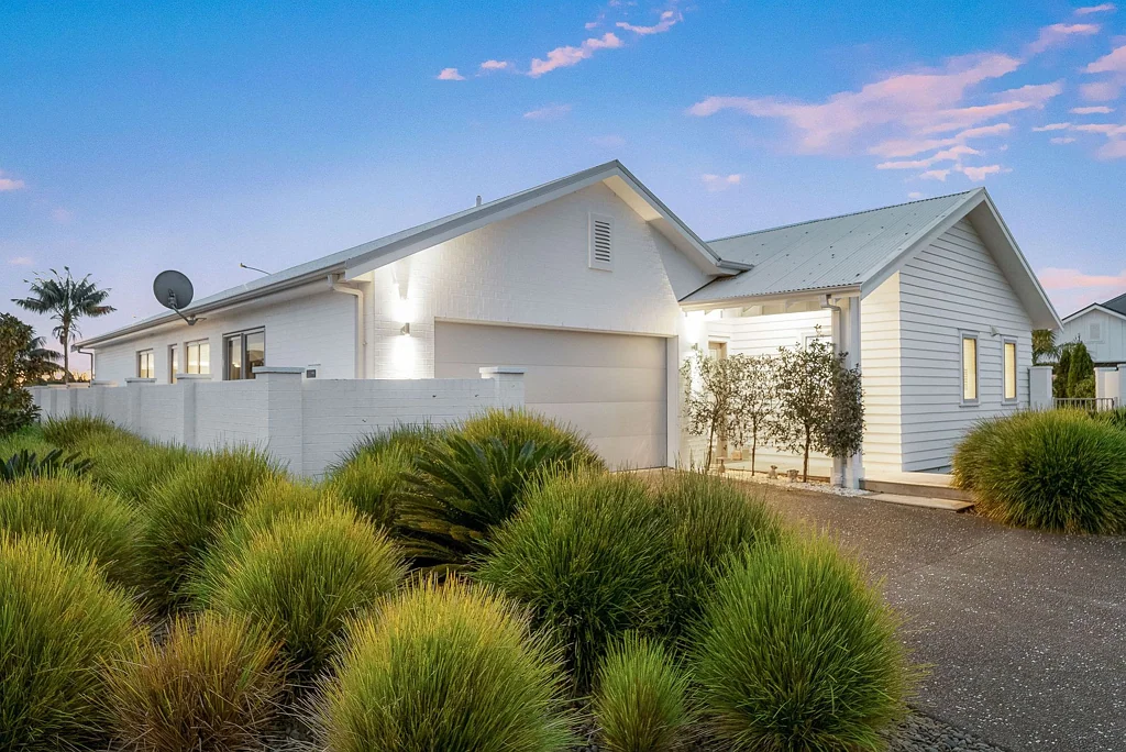 Papamoa 3房  Palm Springs Luxe - Sun, Space & Sophistication
