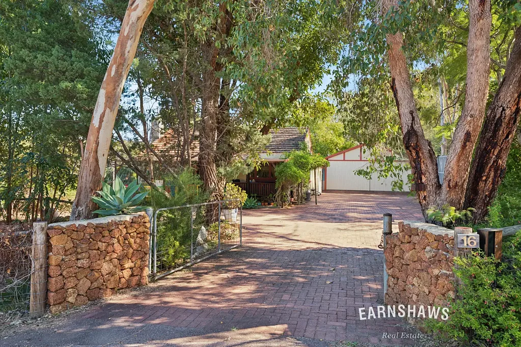 Glen Forrest 2 Bedroom Effortless Hills Living in Charming Glen Forrest