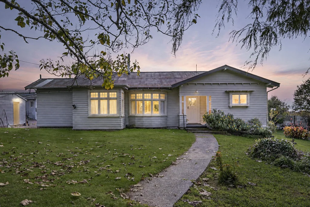 Lower Moutere  Country Charm with Space, Privacy & Potential