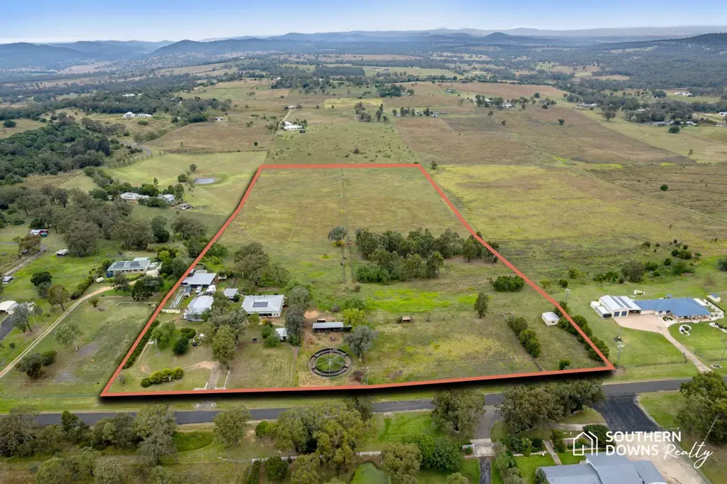 Rosenthal Heights 4chambre “KOOYONG”  A CHARMING COUNTRY HOME ON 20 ACRES WITH TOWN WATER