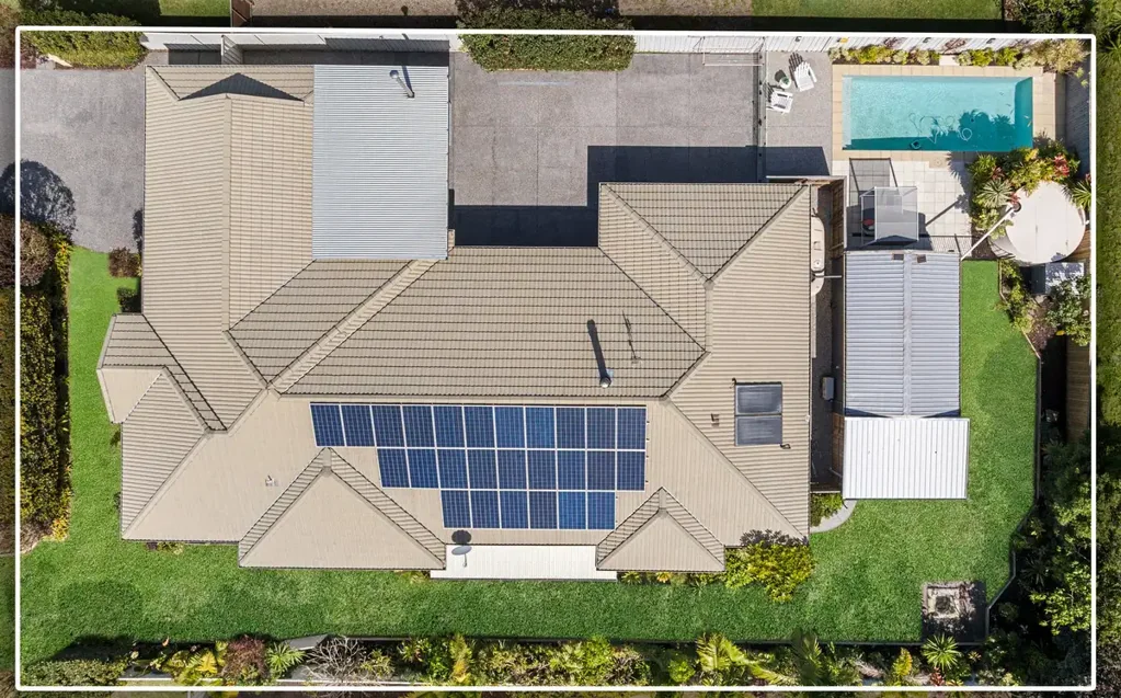Caloundra West 5房  Family Entertainer + Self-Contained Studio on 950m2
