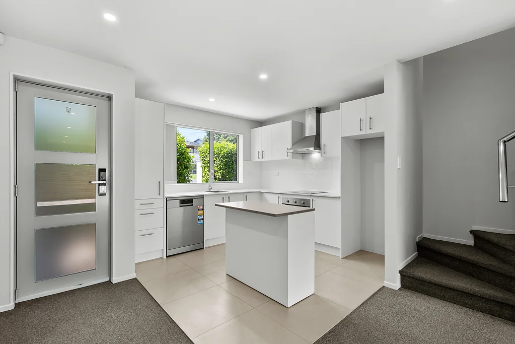 32/11 Ray Small Drive, Papakura, Auckland