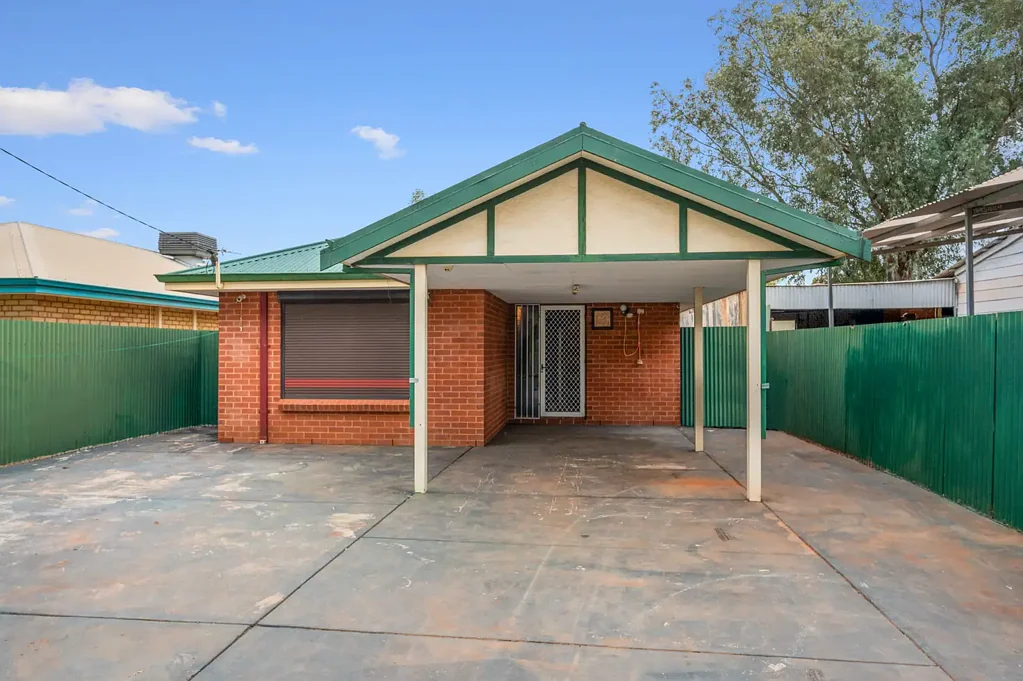 Kalgoorlie 3Kwarto Brick 3-Bedroom Home, That's Perfect for the Growing Family OR as a Set-And-Forget Rental!