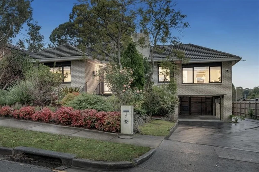 Mitcham 4침실 Stylish Family Living with Scenic Mountain Views