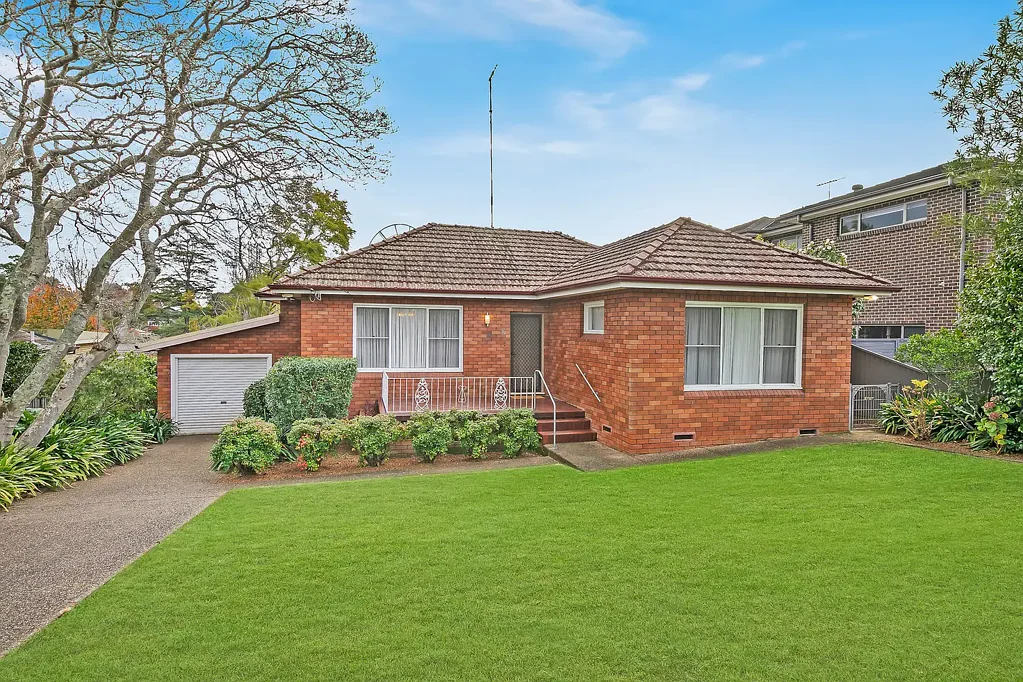 Pennant Hills 3Kwarto Walk to School & Station: Cottage Charm on Incredible 1012sqm Premium Block